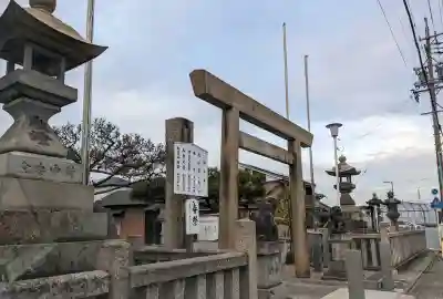 龍神社の{uncategorized: "未分類", other: "その他", undefined: "問題あり", building: "その他建物", grave: "お墓", sacred_gate: "鳥居", guardian: "狛犬", statue: "像", buddha: "仏像", history: "歴史", nature: "自然", garden: "庭園", animal: "動物", pagoda: "塔", temizu: "手水舎", mountain_gate: "山門・神門", sanctuary: "本殿・本堂", subordinate: "末社・摂社", art: "芸術", scenery: "景色", jizo: "地蔵", ema: "絵馬", goshuin: "御朱印", omikuji: "おみくじ", items: "授与品その他", amulet: "お守り", goshuincho: "御朱印帳", eats: "食事", festival: "お祭り", votive_dance: "神楽", shichigosan: "七五三参", wedding: "結婚式", experience: "体験その他", initially: "初詣", around: "周辺", anti_infection: "感染症対策"}