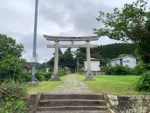 諏訪神社の鳥居