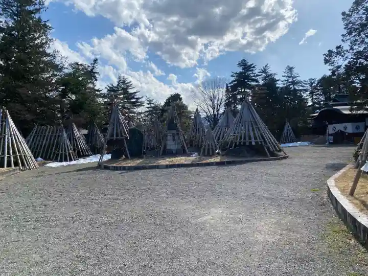 上杉神社の{uncategorized: "未分類", other: "その他", undefined: "問題あり", building: "その他建物", grave: "お墓", sacred_gate: "鳥居", guardian: "狛犬", statue: "像", buddha: "仏像", history: "歴史", nature: "自然", garden: "庭園", animal: "動物", pagoda: "塔", temizu: "手水舎", mountain_gate: "山門・神門", sanctuary: "本殿・本堂", subordinate: "末社・摂社", art: "芸術", scenery: "景色", jizo: "地蔵", ema: "絵馬", goshuin: "御朱印", omikuji: "おみくじ", items: "授与品その他", amulet: "お守り", goshuincho: "御朱印帳", eats: "食事", festival: "お祭り", votive_dance: "神楽", shichigosan: "七五三参", wedding: "結婚式", experience: "体験その他", initially: "初詣", around: "周辺", anti_infection: "感染症対策"}