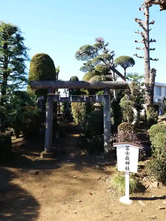 氷川神社の{uncategorized: "未分類", other: "その他", undefined: "問題あり", building: "その他建物", grave: "お墓", sacred_gate: "鳥居", guardian: "狛犬", statue: "像", buddha: "仏像", history: "歴史", nature: "自然", garden: "庭園", animal: "動物", pagoda: "塔", temizu: "手水舎", mountain_gate: "山門・神門", sanctuary: "本殿・本堂", subordinate: "末社・摂社", art: "芸術", scenery: "景色", jizo: "地蔵", ema: "絵馬", goshuin: "御朱印", omikuji: "おみくじ", items: "授与品その他", amulet: "お守り", goshuincho: "御朱印帳", eats: "食事", festival: "お祭り", votive_dance: "神楽", shichigosan: "七五三参", wedding: "結婚式", experience: "体験その他", initially: "初詣", around: "周辺", anti_infection: "感染症対策"}