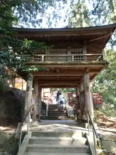 鷲子山上神社の山門・神門