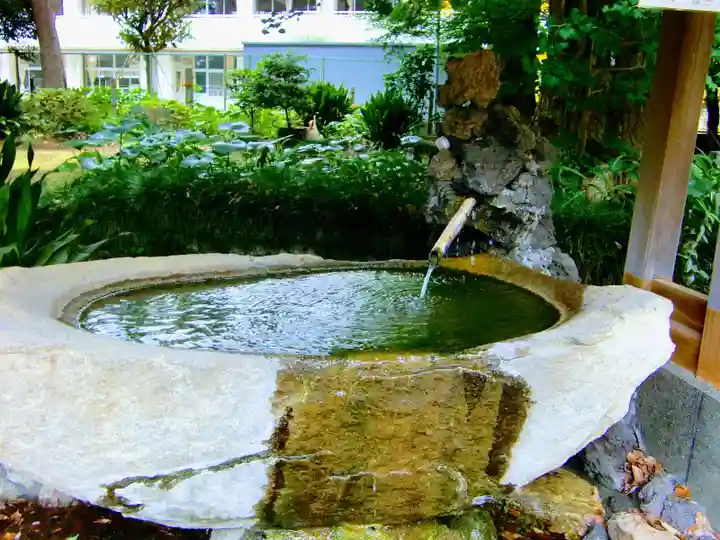 前原御嶽神社の手水舎