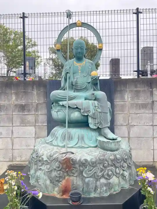 真弘寺の{uncategorized: "未分類", other: "その他", undefined: "問題あり", building: "その他建物", grave: "お墓", sacred_gate: "鳥居", guardian: "狛犬", statue: "像", buddha: "仏像", history: "歴史", nature: "自然", garden: "庭園", animal: "動物", pagoda: "塔", temizu: "手水舎", mountain_gate: "山門・神門", sanctuary: "本殿・本堂", subordinate: "末社・摂社", art: "芸術", scenery: "景色", jizo: "地蔵", ema: "絵馬", goshuin: "御朱印", omikuji: "おみくじ", items: "授与品その他", amulet: "お守り", goshuincho: "御朱印帳", eats: "食事", festival: "お祭り", votive_dance: "神楽", shichigosan: "七五三参", wedding: "結婚式", experience: "体験その他", initially: "初詣", around: "周辺", anti_infection: "感染症対策"}