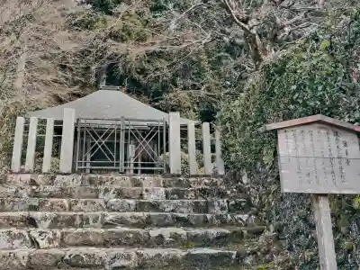 法華堂の{uncategorized: "未分類", other: "その他", undefined: "問題あり", building: "その他建物", grave: "お墓", sacred_gate: "鳥居", guardian: "狛犬", statue: "像", buddha: "仏像", history: "歴史", nature: "自然", garden: "庭園", animal: "動物", pagoda: "塔", temizu: "手水舎", mountain_gate: "山門・神門", sanctuary: "本殿・本堂", subordinate: "末社・摂社", art: "芸術", scenery: "景色", jizo: "地蔵", ema: "絵馬", goshuin: "御朱印", omikuji: "おみくじ", items: "授与品その他", amulet: "お守り", goshuincho: "御朱印帳", eats: "食事", festival: "お祭り", votive_dance: "神楽", shichigosan: "七五三参", wedding: "結婚式", experience: "体験その他", initially: "初詣", around: "周辺", anti_infection: "感染症対策"}