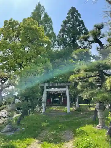鞆江神社（明地）の{uncategorized: "未分類", other: "その他", undefined: "問題あり", building: "その他建物", grave: "お墓", sacred_gate: "鳥居", guardian: "狛犬", statue: "像", buddha: "仏像", history: "歴史", nature: "自然", garden: "庭園", animal: "動物", pagoda: "塔", temizu: "手水舎", mountain_gate: "山門・神門", sanctuary: "本殿・本堂", subordinate: "末社・摂社", art: "芸術", scenery: "景色", jizo: "地蔵", ema: "絵馬", goshuin: "御朱印", omikuji: "おみくじ", items: "授与品その他", amulet: "お守り", goshuincho: "御朱印帳", eats: "食事", festival: "お祭り", votive_dance: "神楽", shichigosan: "七五三参", wedding: "結婚式", experience: "体験その他", initially: "初詣", around: "周辺", anti_infection: "感染症対策"}