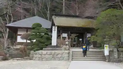 宝珠山 立石寺の山門・神門