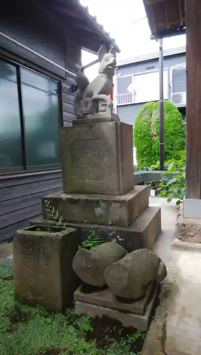 明徳稲荷神社の狛犬