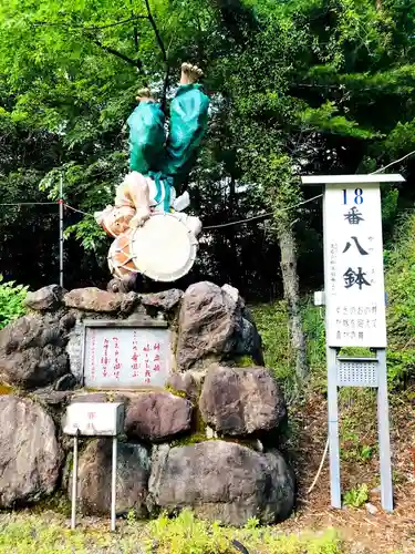 鉾神社の像