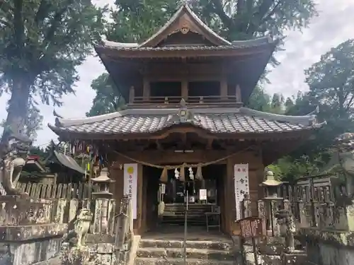 津森神宮の山門・神門