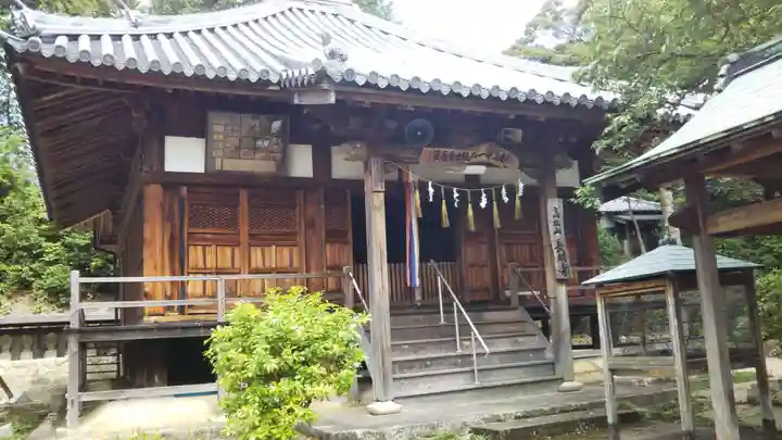 長明寺の本殿・本堂