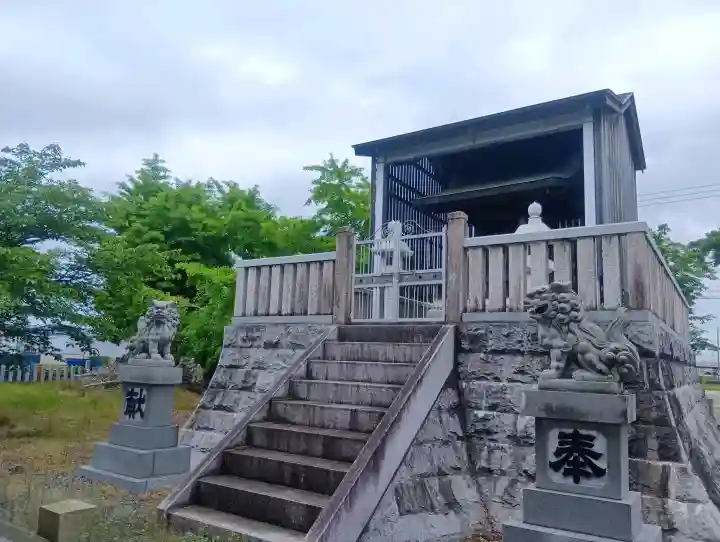 八幡神社の{uncategorized: "未分類", other: "その他", undefined: "問題あり", building: "その他建物", grave: "お墓", sacred_gate: "鳥居", guardian: "狛犬", statue: "像", buddha: "仏像", history: "歴史", nature: "自然", garden: "庭園", animal: "動物", pagoda: "塔", temizu: "手水舎", mountain_gate: "山門・神門", sanctuary: "本殿・本堂", subordinate: "末社・摂社", art: "芸術", scenery: "景色", jizo: "地蔵", ema: "絵馬", goshuin: "御朱印", omikuji: "おみくじ", items: "授与品その他", amulet: "お守り", goshuincho: "御朱印帳", eats: "食事", festival: "お祭り", votive_dance: "神楽", shichigosan: "七五三参", wedding: "結婚式", experience: "体験その他", initially: "初詣", around: "周辺", anti_infection: "感染症対策"}