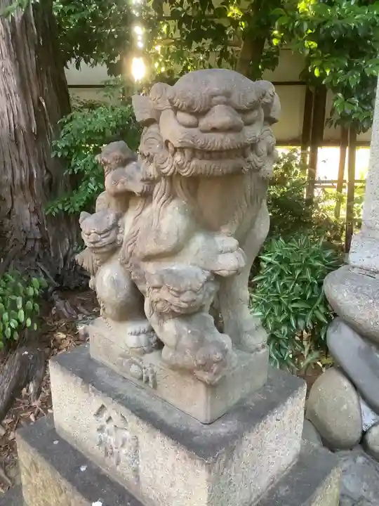 神明社の狛犬
