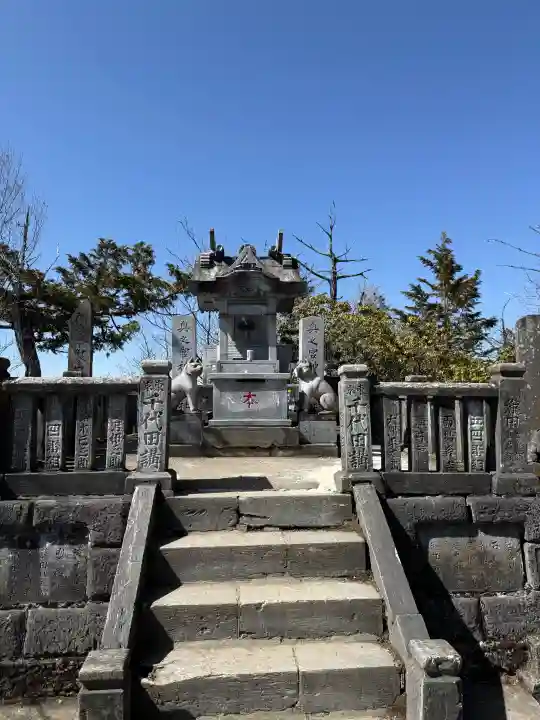 三峯神社奥宮の{uncategorized: "未分類", other: "その他", undefined: "問題あり", building: "その他建物", grave: "お墓", sacred_gate: "鳥居", guardian: "狛犬", statue: "像", buddha: "仏像", history: "歴史", nature: "自然", garden: "庭園", animal: "動物", pagoda: "塔", temizu: "手水舎", mountain_gate: "山門・神門", sanctuary: "本殿・本堂", subordinate: "末社・摂社", art: "芸術", scenery: "景色", jizo: "地蔵", ema: "絵馬", goshuin: "御朱印", omikuji: "おみくじ", items: "授与品その他", amulet: "お守り", goshuincho: "御朱印帳", eats: "食事", festival: "お祭り", votive_dance: "神楽", shichigosan: "七五三参", wedding: "結婚式", experience: "体験その他", initially: "初詣", around: "周辺", anti_infection: "感染症対策"}