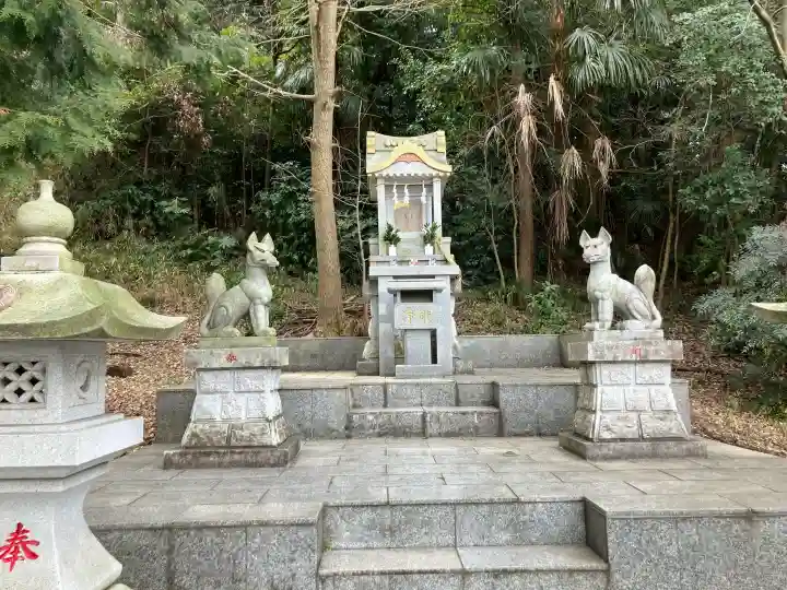 杉山神社の{uncategorized: "未分類", other: "その他", undefined: "問題あり", building: "その他建物", grave: "お墓", sacred_gate: "鳥居", guardian: "狛犬", statue: "像", buddha: "仏像", history: "歴史", nature: "自然", garden: "庭園", animal: "動物", pagoda: "塔", temizu: "手水舎", mountain_gate: "山門・神門", sanctuary: "本殿・本堂", subordinate: "末社・摂社", art: "芸術", scenery: "景色", jizo: "地蔵", ema: "絵馬", goshuin: "御朱印", omikuji: "おみくじ", items: "授与品その他", amulet: "お守り", goshuincho: "御朱印帳", eats: "食事", festival: "お祭り", votive_dance: "神楽", shichigosan: "七五三参", wedding: "結婚式", experience: "体験その他", initially: "初詣", around: "周辺", anti_infection: "感染症対策"}