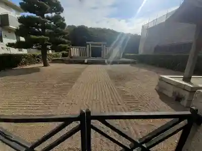 軽里大塚古墳(日本武尊白鳥陵)の{uncategorized: "未分類", other: "その他", undefined: "問題あり", building: "その他建物", grave: "お墓", sacred_gate: "鳥居", guardian: "狛犬", statue: "像", buddha: "仏像", history: "歴史", nature: "自然", garden: "庭園", animal: "動物", pagoda: "塔", temizu: "手水舎", mountain_gate: "山門・神門", sanctuary: "本殿・本堂", subordinate: "末社・摂社", art: "芸術", scenery: "景色", jizo: "地蔵", ema: "絵馬", goshuin: "御朱印", omikuji: "おみくじ", items: "授与品その他", amulet: "お守り", goshuincho: "御朱印帳", eats: "食事", festival: "お祭り", votive_dance: "神楽", shichigosan: "七五三参", wedding: "結婚式", experience: "体験その他", initially: "初詣", around: "周辺", anti_infection: "感染症対策"}