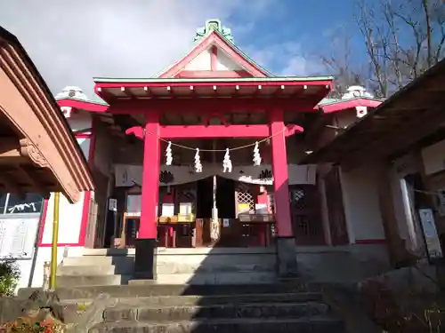 差出磯大嶽山神社 仕事と健康と厄よけの神さまの本殿・本堂