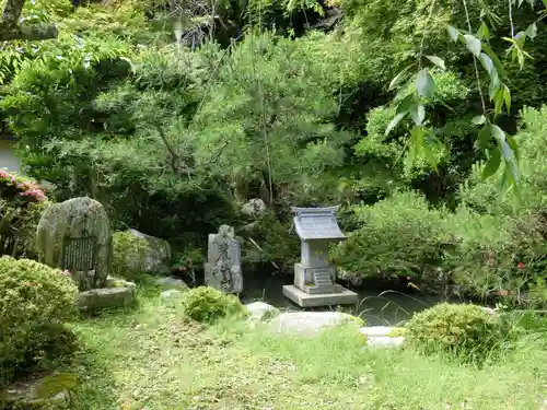 金蔵寺の庭園