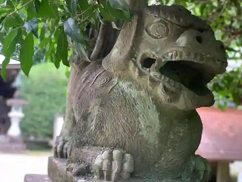 都萬神社の狛犬