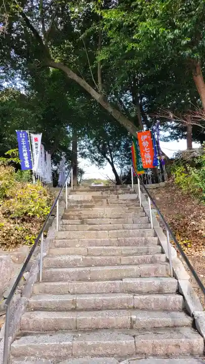 観音寺の{uncategorized: "未分類", other: "その他", undefined: "問題あり", building: "その他建物", grave: "お墓", sacred_gate: "鳥居", guardian: "狛犬", statue: "像", buddha: "仏像", history: "歴史", nature: "自然", garden: "庭園", animal: "動物", pagoda: "塔", temizu: "手水舎", mountain_gate: "山門・神門", sanctuary: "本殿・本堂", subordinate: "末社・摂社", art: "芸術", scenery: "景色", jizo: "地蔵", ema: "絵馬", goshuin: "御朱印", omikuji: "おみくじ", items: "授与品その他", amulet: "お守り", goshuincho: "御朱印帳", eats: "食事", festival: "お祭り", votive_dance: "神楽", shichigosan: "七五三参", wedding: "結婚式", experience: "体験その他", initially: "初詣", around: "周辺", anti_infection: "感染症対策"}