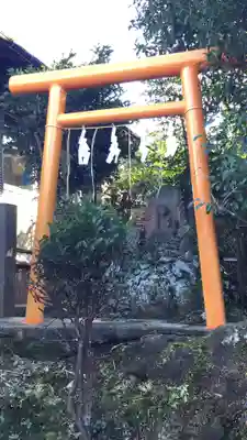 横浜御嶽神社の鳥居