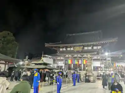 川崎大師（平間寺）の{uncategorized: "未分類", other: "その他", undefined: "問題あり", building: "その他建物", grave: "お墓", sacred_gate: "鳥居", guardian: "狛犬", statue: "像", buddha: "仏像", history: "歴史", nature: "自然", garden: "庭園", animal: "動物", pagoda: "塔", temizu: "手水舎", mountain_gate: "山門・神門", sanctuary: "本殿・本堂", subordinate: "末社・摂社", art: "芸術", scenery: "景色", jizo: "地蔵", ema: "絵馬", goshuin: "御朱印", omikuji: "おみくじ", items: "授与品その他", amulet: "お守り", goshuincho: "御朱印帳", eats: "食事", festival: "お祭り", votive_dance: "神楽", shichigosan: "七五三参", wedding: "結婚式", experience: "体験その他", initially: "初詣", around: "周辺", anti_infection: "感染症対策"}