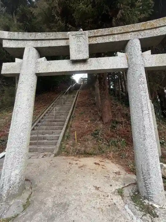 熊野神社の{uncategorized: "未分類", other: "その他", undefined: "問題あり", building: "その他建物", grave: "お墓", sacred_gate: "鳥居", guardian: "狛犬", statue: "像", buddha: "仏像", history: "歴史", nature: "自然", garden: "庭園", animal: "動物", pagoda: "塔", temizu: "手水舎", mountain_gate: "山門・神門", sanctuary: "本殿・本堂", subordinate: "末社・摂社", art: "芸術", scenery: "景色", jizo: "地蔵", ema: "絵馬", goshuin: "御朱印", omikuji: "おみくじ", items: "授与品その他", amulet: "お守り", goshuincho: "御朱印帳", eats: "食事", festival: "お祭り", votive_dance: "神楽", shichigosan: "七五三参", wedding: "結婚式", experience: "体験その他", initially: "初詣", around: "周辺", anti_infection: "感染症対策"}