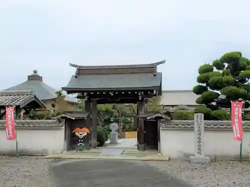 周遍寺密蔵院の山門