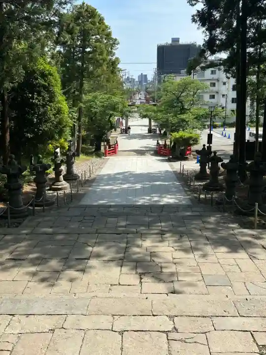 仙台東照宮の{uncategorized: "未分類", other: "その他", undefined: "問題あり", building: "その他建物", grave: "お墓", sacred_gate: "鳥居", guardian: "狛犬", statue: "像", buddha: "仏像", history: "歴史", nature: "自然", garden: "庭園", animal: "動物", pagoda: "塔", temizu: "手水舎", mountain_gate: "山門・神門", sanctuary: "本殿・本堂", subordinate: "末社・摂社", art: "芸術", scenery: "景色", jizo: "地蔵", ema: "絵馬", goshuin: "御朱印", omikuji: "おみくじ", items: "授与品その他", amulet: "お守り", goshuincho: "御朱印帳", eats: "食事", festival: "お祭り", votive_dance: "神楽", shichigosan: "七五三参", wedding: "結婚式", experience: "体験その他", initially: "初詣", around: "周辺", anti_infection: "感染症対策"}