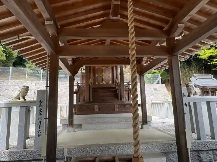 五百井神社の{uncategorized: "未分類", other: "その他", undefined: "問題あり", building: "その他建物", grave: "お墓", sacred_gate: "鳥居", guardian: "狛犬", statue: "像", buddha: "仏像", history: "歴史", nature: "自然", garden: "庭園", animal: "動物", pagoda: "塔", temizu: "手水舎", mountain_gate: "山門・神門", sanctuary: "本殿・本堂", subordinate: "末社・摂社", art: "芸術", scenery: "景色", jizo: "地蔵", ema: "絵馬", goshuin: "御朱印", omikuji: "おみくじ", items: "授与品その他", amulet: "お守り", goshuincho: "御朱印帳", eats: "食事", festival: "お祭り", votive_dance: "神楽", shichigosan: "七五三参", wedding: "結婚式", experience: "体験その他", initially: "初詣", around: "周辺", anti_infection: "感染症対策"}