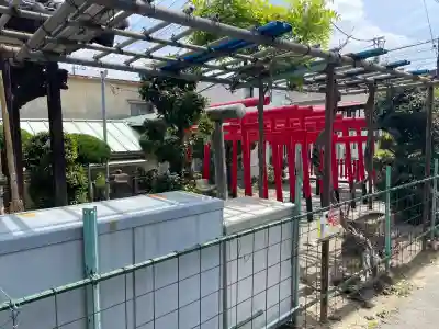 宇佐稲荷大明神の{uncategorized: "未分類", other: "その他", undefined: "問題あり", building: "その他建物", grave: "お墓", sacred_gate: "鳥居", guardian: "狛犬", statue: "像", buddha: "仏像", history: "歴史", nature: "自然", garden: "庭園", animal: "動物", pagoda: "塔", temizu: "手水舎", mountain_gate: "山門・神門", sanctuary: "本殿・本堂", subordinate: "末社・摂社", art: "芸術", scenery: "景色", jizo: "地蔵", ema: "絵馬", goshuin: "御朱印", omikuji: "おみくじ", items: "授与品その他", amulet: "お守り", goshuincho: "御朱印帳", eats: "食事", festival: "お祭り", votive_dance: "神楽", shichigosan: "七五三参", wedding: "結婚式", experience: "体験その他", initially: "初詣", around: "周辺", anti_infection: "感染症対策"}