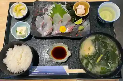 江之島神社の{uncategorized: "未分類", other: "その他", undefined: "問題あり", building: "その他建物", grave: "お墓", sacred_gate: "鳥居", guardian: "狛犬", statue: "像", buddha: "仏像", history: "歴史", nature: "自然", garden: "庭園", animal: "動物", pagoda: "塔", temizu: "手水舎", mountain_gate: "山門・神門", sanctuary: "本殿・本堂", subordinate: "末社・摂社", art: "芸術", scenery: "景色", jizo: "地蔵", ema: "絵馬", goshuin: "御朱印", omikuji: "おみくじ", items: "授与品その他", amulet: "お守り", goshuincho: "御朱印帳", eats: "食事", festival: "お祭り", votive_dance: "神楽", shichigosan: "七五三参", wedding: "結婚式", experience: "体験その他", initially: "初詣", around: "周辺", anti_infection: "感染症対策"}