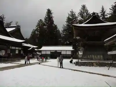 高野山金剛峯寺の{uncategorized: "未分類", other: "その他", undefined: "問題あり", building: "その他建物", grave: "お墓", sacred_gate: "鳥居", guardian: "狛犬", statue: "像", buddha: "仏像", history: "歴史", nature: "自然", garden: "庭園", animal: "動物", pagoda: "塔", temizu: "手水舎", mountain_gate: "山門・神門", sanctuary: "本殿・本堂", subordinate: "末社・摂社", art: "芸術", scenery: "景色", jizo: "地蔵", ema: "絵馬", goshuin: "御朱印", omikuji: "おみくじ", items: "授与品その他", amulet: "お守り", goshuincho: "御朱印帳", eats: "食事", festival: "お祭り", votive_dance: "神楽", shichigosan: "七五三参", wedding: "結婚式", experience: "体験その他", initially: "初詣", around: "周辺", anti_infection: "感染症対策"}