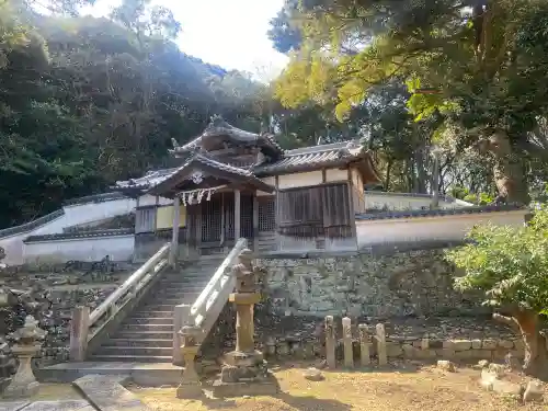 大川八幡神社の{uncategorized: "未分類", other: "その他", undefined: "問題あり", building: "その他建物", grave: "お墓", sacred_gate: "鳥居", guardian: "狛犬", statue: "像", buddha: "仏像", history: "歴史", nature: "自然", garden: "庭園", animal: "動物", pagoda: "塔", temizu: "手水舎", mountain_gate: "山門・神門", sanctuary: "本殿・本堂", subordinate: "末社・摂社", art: "芸術", scenery: "景色", jizo: "地蔵", ema: "絵馬", goshuin: "御朱印", omikuji: "おみくじ", items: "授与品その他", amulet: "お守り", goshuincho: "御朱印帳", eats: "食事", festival: "お祭り", votive_dance: "神楽", shichigosan: "七五三参", wedding: "結婚式", experience: "体験その他", initially: "初詣", around: "周辺", anti_infection: "感染症対策"}