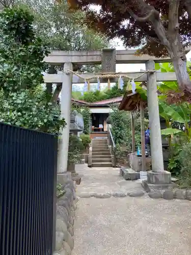 横浜御嶽神社の鳥居