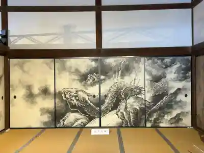 龍安寺の{uncategorized: "未分類", other: "その他", undefined: "問題あり", building: "その他建物", grave: "お墓", sacred_gate: "鳥居", guardian: "狛犬", statue: "像", buddha: "仏像", history: "歴史", nature: "自然", garden: "庭園", animal: "動物", pagoda: "塔", temizu: "手水舎", mountain_gate: "山門・神門", sanctuary: "本殿・本堂", subordinate: "末社・摂社", art: "芸術", scenery: "景色", jizo: "地蔵", ema: "絵馬", goshuin: "御朱印", omikuji: "おみくじ", items: "授与品その他", amulet: "お守り", goshuincho: "御朱印帳", eats: "食事", festival: "お祭り", votive_dance: "神楽", shichigosan: "七五三参", wedding: "結婚式", experience: "体験その他", initially: "初詣", around: "周辺", anti_infection: "感染症対策"}