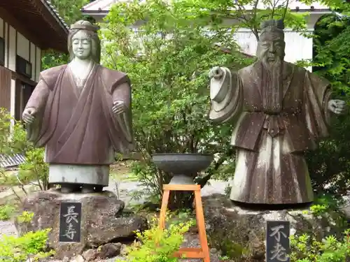 冨士御室浅間神社の像