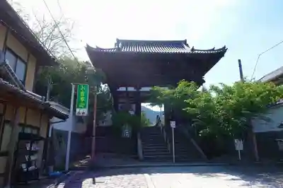 當麻寺中之坊の山門・神門