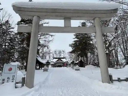 鷹栖神社の{uncategorized: "未分類", other: "その他", undefined: "問題あり", building: "その他建物", grave: "お墓", sacred_gate: "鳥居", guardian: "狛犬", statue: "像", buddha: "仏像", history: "歴史", nature: "自然", garden: "庭園", animal: "動物", pagoda: "塔", temizu: "手水舎", mountain_gate: "山門・神門", sanctuary: "本殿・本堂", subordinate: "末社・摂社", art: "芸術", scenery: "景色", jizo: "地蔵", ema: "絵馬", goshuin: "御朱印", omikuji: "おみくじ", items: "授与品その他", amulet: "お守り", goshuincho: "御朱印帳", eats: "食事", festival: "お祭り", votive_dance: "神楽", shichigosan: "七五三参", wedding: "結婚式", experience: "体験その他", initially: "初詣", around: "周辺", anti_infection: "感染症対策"}