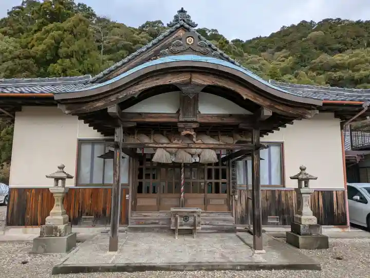 出雲大社新宮教会の{uncategorized: "未分類", other: "その他", undefined: "問題あり", building: "その他建物", grave: "お墓", sacred_gate: "鳥居", guardian: "狛犬", statue: "像", buddha: "仏像", history: "歴史", nature: "自然", garden: "庭園", animal: "動物", pagoda: "塔", temizu: "手水舎", mountain_gate: "山門・神門", sanctuary: "本殿・本堂", subordinate: "末社・摂社", art: "芸術", scenery: "景色", jizo: "地蔵", ema: "絵馬", goshuin: "御朱印", omikuji: "おみくじ", items: "授与品その他", amulet: "お守り", goshuincho: "御朱印帳", eats: "食事", festival: "お祭り", votive_dance: "神楽", shichigosan: "七五三参", wedding: "結婚式", experience: "体験その他", initially: "初詣", around: "周辺", anti_infection: "感染症対策"}