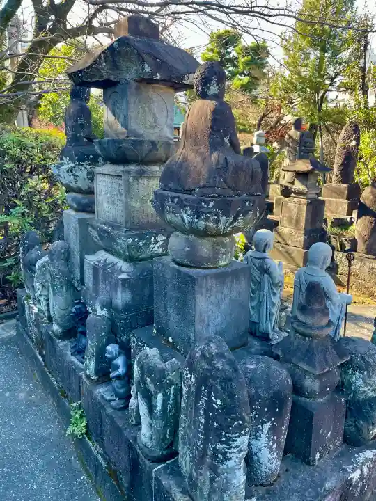 室泉寺の{uncategorized: "未分類", other: "その他", undefined: "問題あり", building: "その他建物", grave: "お墓", sacred_gate: "鳥居", guardian: "狛犬", statue: "像", buddha: "仏像", history: "歴史", nature: "自然", garden: "庭園", animal: "動物", pagoda: "塔", temizu: "手水舎", mountain_gate: "山門・神門", sanctuary: "本殿・本堂", subordinate: "末社・摂社", art: "芸術", scenery: "景色", jizo: "地蔵", ema: "絵馬", goshuin: "御朱印", omikuji: "おみくじ", items: "授与品その他", amulet: "お守り", goshuincho: "御朱印帳", eats: "食事", festival: "お祭り", votive_dance: "神楽", shichigosan: "七五三参", wedding: "結婚式", experience: "体験その他", initially: "初詣", around: "周辺", anti_infection: "感染症対策"}