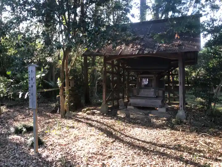 楡山神社の末社・摂社