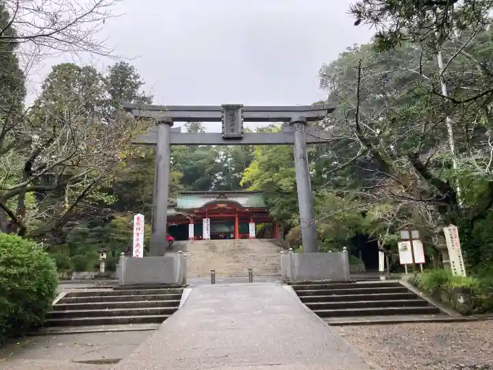 香取神宮の{uncategorized: "未分類", other: "その他", undefined: "問題あり", building: "その他建物", grave: "お墓", sacred_gate: "鳥居", guardian: "狛犬", statue: "像", buddha: "仏像", history: "歴史", nature: "自然", garden: "庭園", animal: "動物", pagoda: "塔", temizu: "手水舎", mountain_gate: "山門・神門", sanctuary: "本殿・本堂", subordinate: "末社・摂社", art: "芸術", scenery: "景色", jizo: "地蔵", ema: "絵馬", goshuin: "御朱印", omikuji: "おみくじ", items: "授与品その他", amulet: "お守り", goshuincho: "御朱印帳", eats: "食事", festival: "お祭り", votive_dance: "神楽", shichigosan: "七五三参", wedding: "結婚式", experience: "体験その他", initially: "初詣", around: "周辺", anti_infection: "感染症対策"}