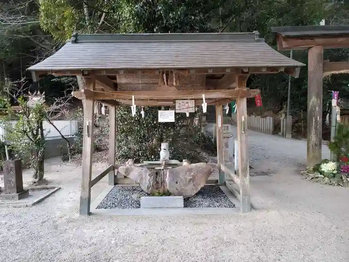 岡八幡宮の手水舎