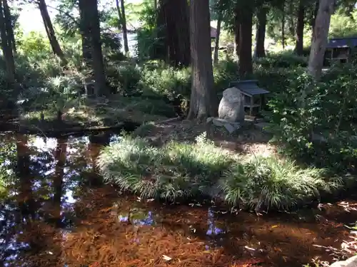 近津神社の庭園