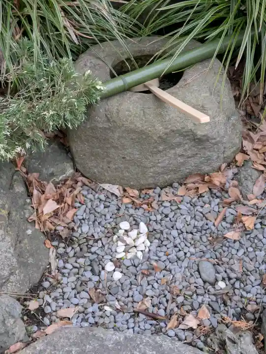 湯倉神社の{uncategorized: "未分類", other: "その他", undefined: "問題あり", building: "その他建物", grave: "お墓", sacred_gate: "鳥居", guardian: "狛犬", statue: "像", buddha: "仏像", history: "歴史", nature: "自然", garden: "庭園", animal: "動物", pagoda: "塔", temizu: "手水舎", mountain_gate: "山門・神門", sanctuary: "本殿・本堂", subordinate: "末社・摂社", art: "芸術", scenery: "景色", jizo: "地蔵", ema: "絵馬", goshuin: "御朱印", omikuji: "おみくじ", items: "授与品その他", amulet: "お守り", goshuincho: "御朱印帳", eats: "食事", festival: "お祭り", votive_dance: "神楽", shichigosan: "七五三参", wedding: "結婚式", experience: "体験その他", initially: "初詣", around: "周辺", anti_infection: "感染症対策"}