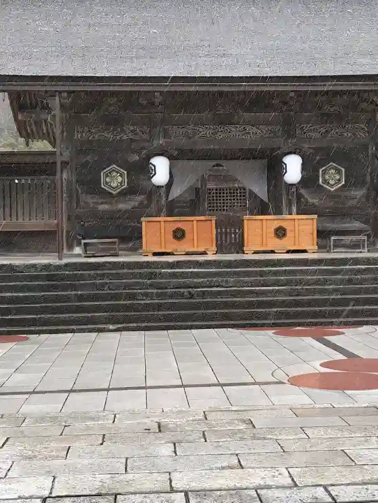 出雲大社の{uncategorized: "未分類", other: "その他", undefined: "問題あり", building: "その他建物", grave: "お墓", sacred_gate: "鳥居", guardian: "狛犬", statue: "像", buddha: "仏像", history: "歴史", nature: "自然", garden: "庭園", animal: "動物", pagoda: "塔", temizu: "手水舎", mountain_gate: "山門・神門", sanctuary: "本殿・本堂", subordinate: "末社・摂社", art: "芸術", scenery: "景色", jizo: "地蔵", ema: "絵馬", goshuin: "御朱印", omikuji: "おみくじ", items: "授与品その他", amulet: "お守り", goshuincho: "御朱印帳", eats: "食事", festival: "お祭り", votive_dance: "神楽", shichigosan: "七五三参", wedding: "結婚式", experience: "体験その他", initially: "初詣", around: "周辺", anti_infection: "感染症対策"}