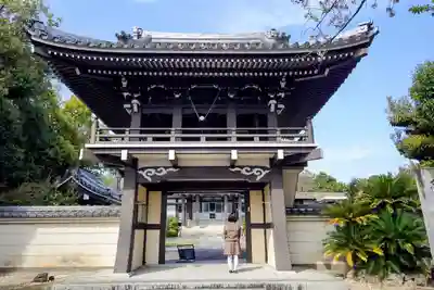 満福寺(三好稲荷閣)の山門・神門