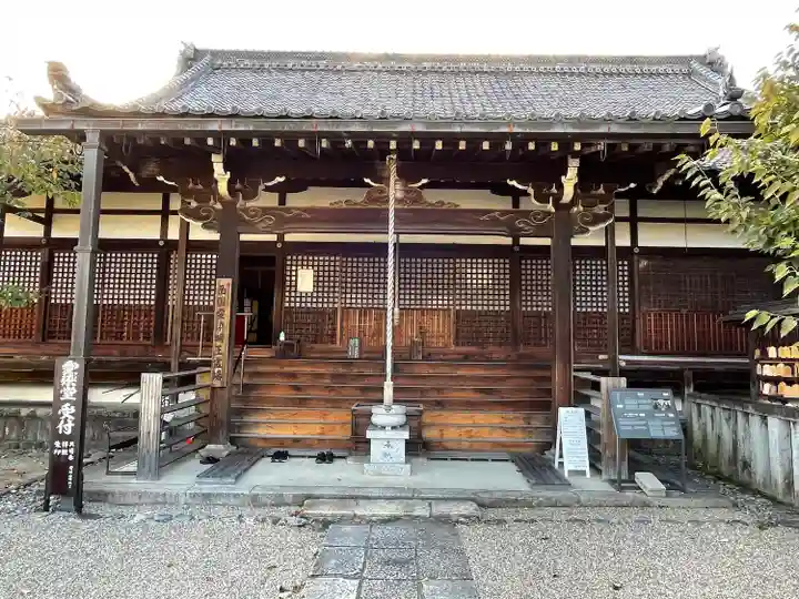 西大寺の本殿・本堂