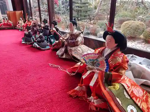 西方院の{uncategorized: "未分類", other: "その他", undefined: "問題あり", building: "その他建物", grave: "お墓", sacred_gate: "鳥居", guardian: "狛犬", statue: "像", buddha: "仏像", history: "歴史", nature: "自然", garden: "庭園", animal: "動物", pagoda: "塔", temizu: "手水舎", mountain_gate: "山門・神門", sanctuary: "本殿・本堂", subordinate: "末社・摂社", art: "芸術", scenery: "景色", jizo: "地蔵", ema: "絵馬", goshuin: "御朱印", omikuji: "おみくじ", items: "授与品その他", amulet: "お守り", goshuincho: "御朱印帳", eats: "食事", festival: "お祭り", votive_dance: "神楽", shichigosan: "七五三参", wedding: "結婚式", experience: "体験その他", initially: "初詣", around: "周辺", anti_infection: "感染症対策"}