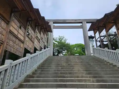 伊勢山皇大神宮の鳥居